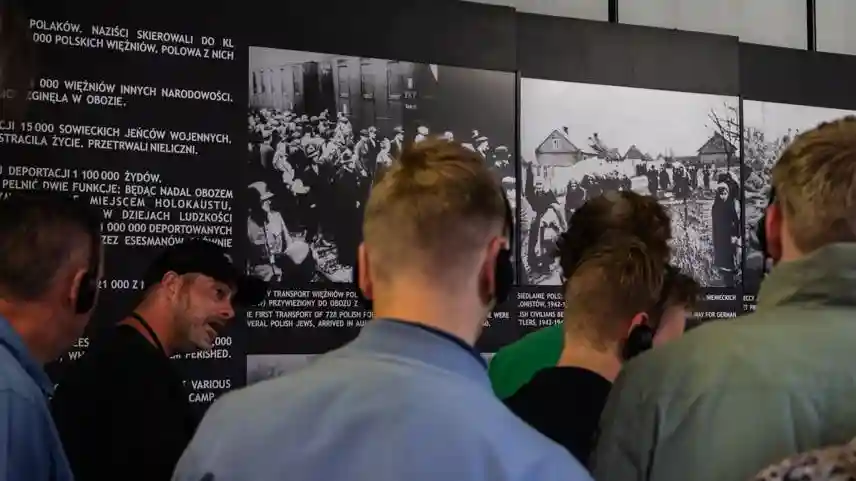 Auschwitz-Birkenau: Day Trip from Kraków with Dutch-Language Guided Tour