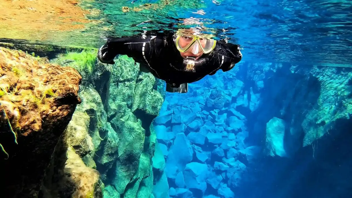 Silfra: Snorkeling guidato in muta stagna