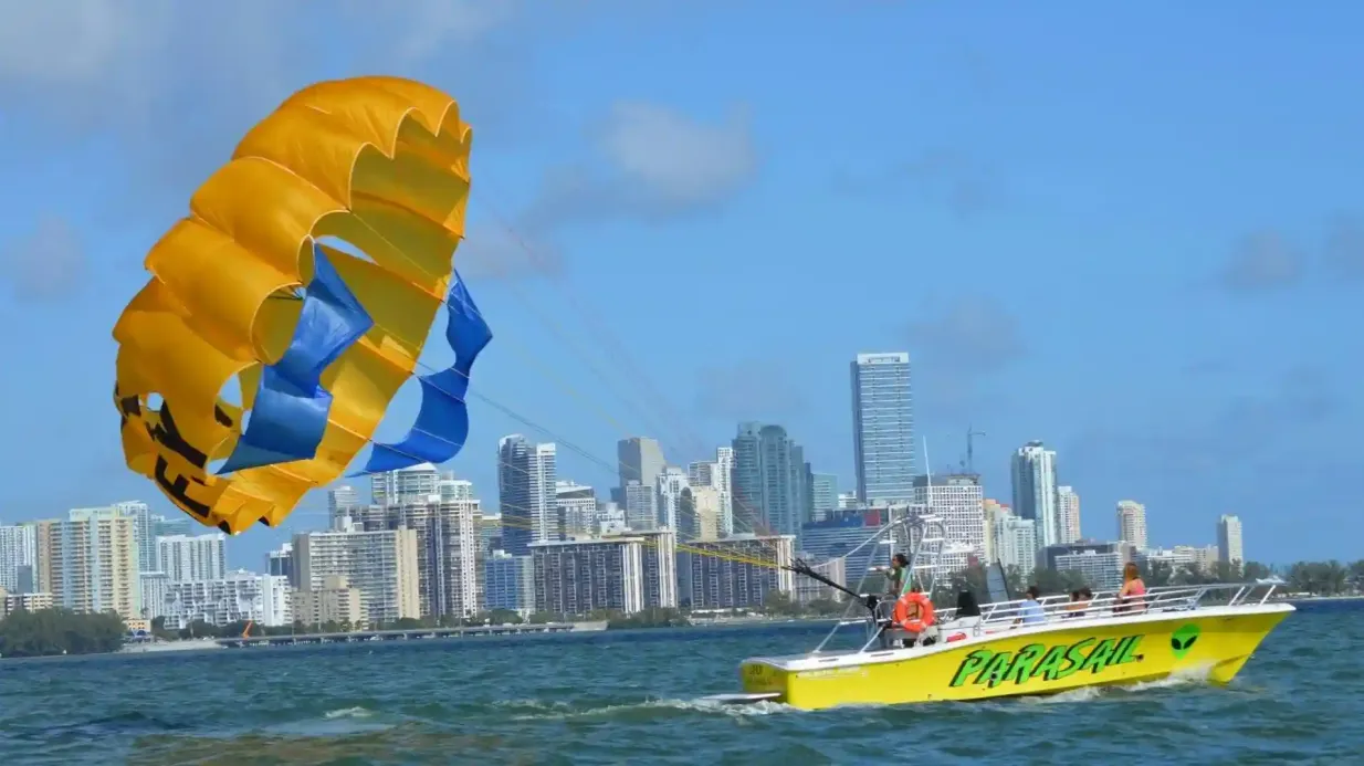Miami: Parasailing Experience