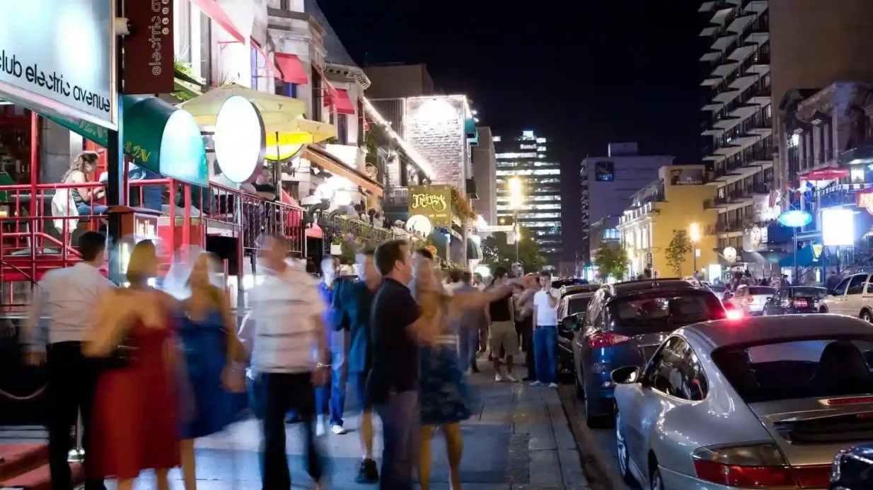 Montreal: Visita nocturna en bus turístico Hop-on Hop-off Operado por Newcan Coach Company ULC