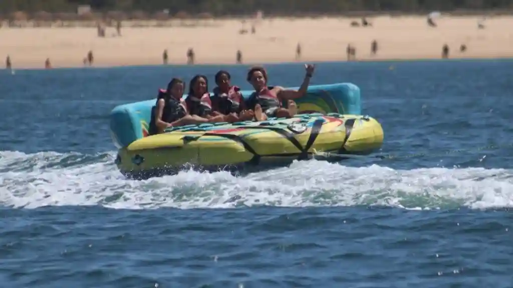 Albufeira: 10 minutos de locura en el sofá Operado por Nauticdrive Desportos Náuticos LDA