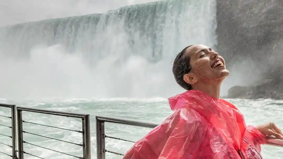 Cascate del Niagara (CA): Tour guidato in autobus + tour in barca + degustazione di acero e cioccolato Fornito da Gray Line Niagara Falls / Toronto