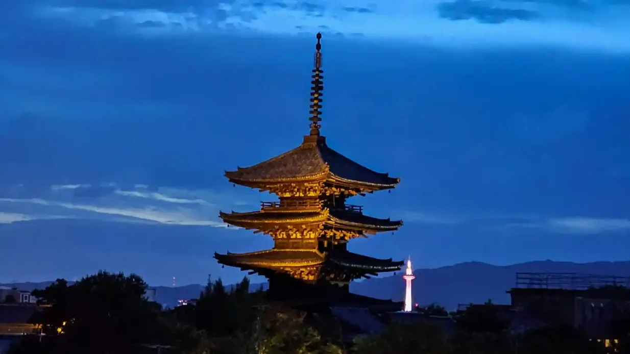 Gion Kyoto: 3-Hr Small Group Guided Walking Tour Provided by TripGuru
