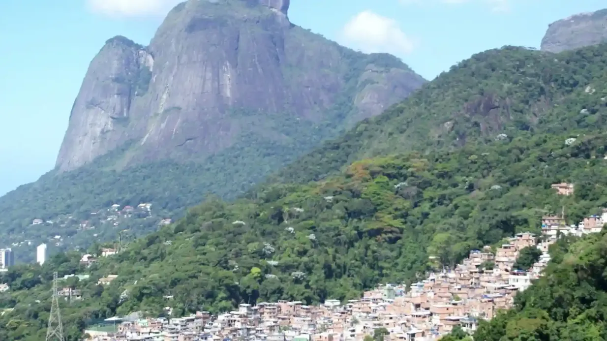 Rio de Janeiro: Tour guidato della Favela di Rocinha + trasferimento in hotel Fornito da BRAZIL4YOU LTDA