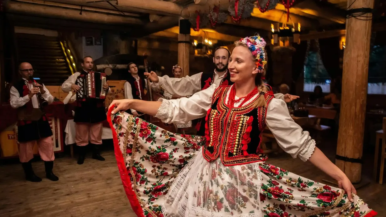 Krakow: Polish Folk Show & Traditional Dinner