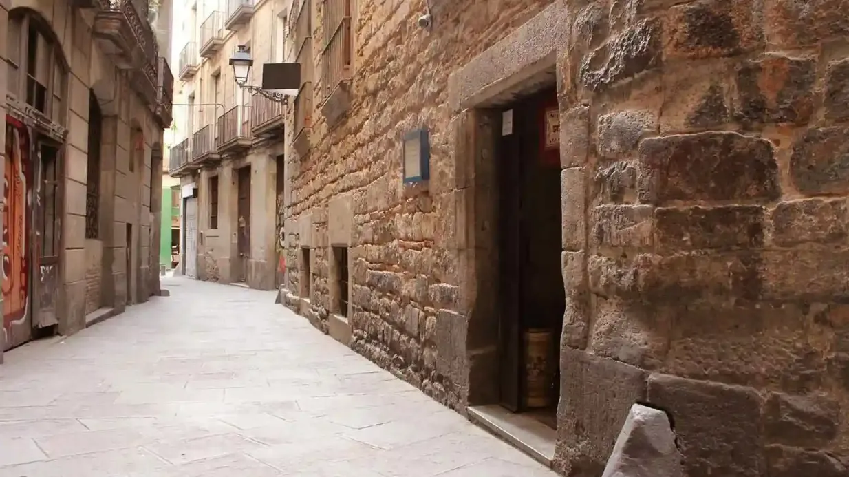 Jewish Quarter Barcelona: Guided Tour + Main Synagogue Skip The Line Entry Provided by 360 Tourism Marketing Services SL - DISTRIBUTOR