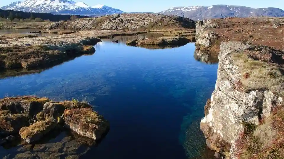 Silfra: Guided Snorkeling Adventure from Reykjavik