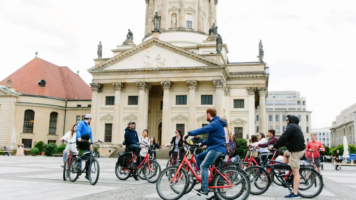 Berlino: Tour guidato in bicicletta dei punti salienti della città