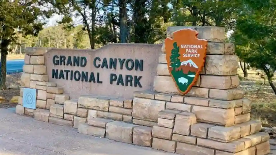 Las Vegas: One-way Shuttle or Roundtrip Transfer from Grand Canyon National Park