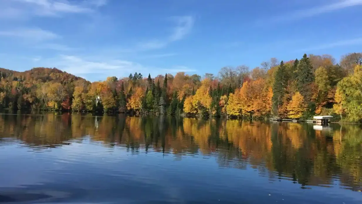 Montañas Laurentianas y Mont-Tremblant: Excursión de un día desde Montreal Operado por Newcan Coach Company ULC