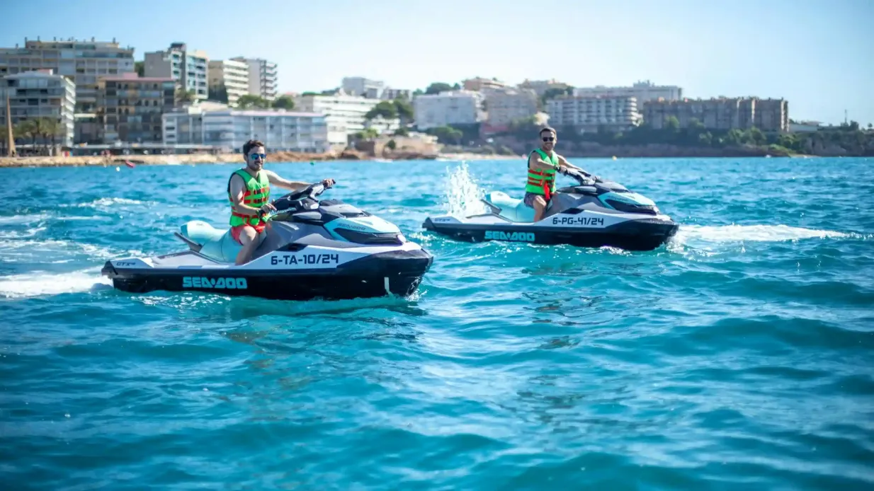 Salou: Esperienza nel circuito delle moto d'acqua Fornito da VELERO AZUL S.A.