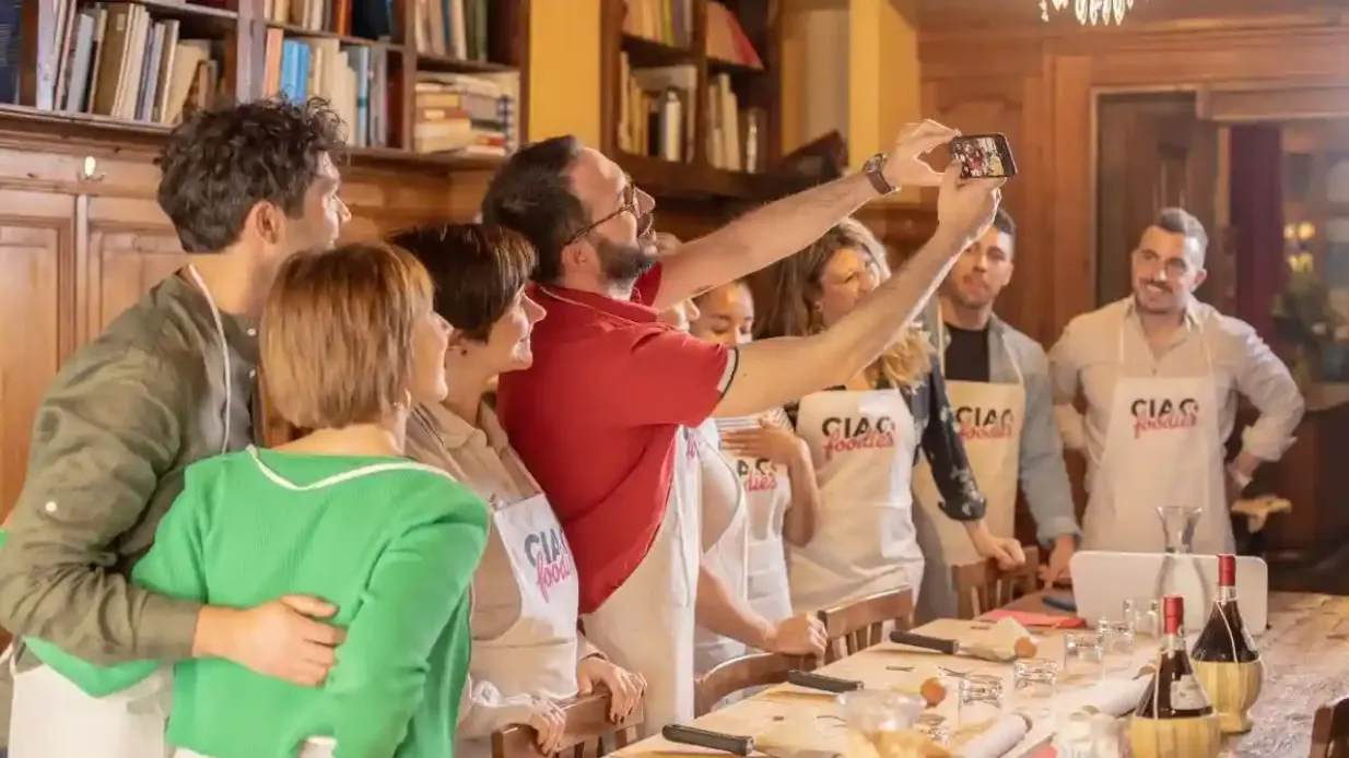 Florence: Pizza & Gelato Making Workshop + Unlimited Wine Provided by Ciao Florence Tours & Travels SRL