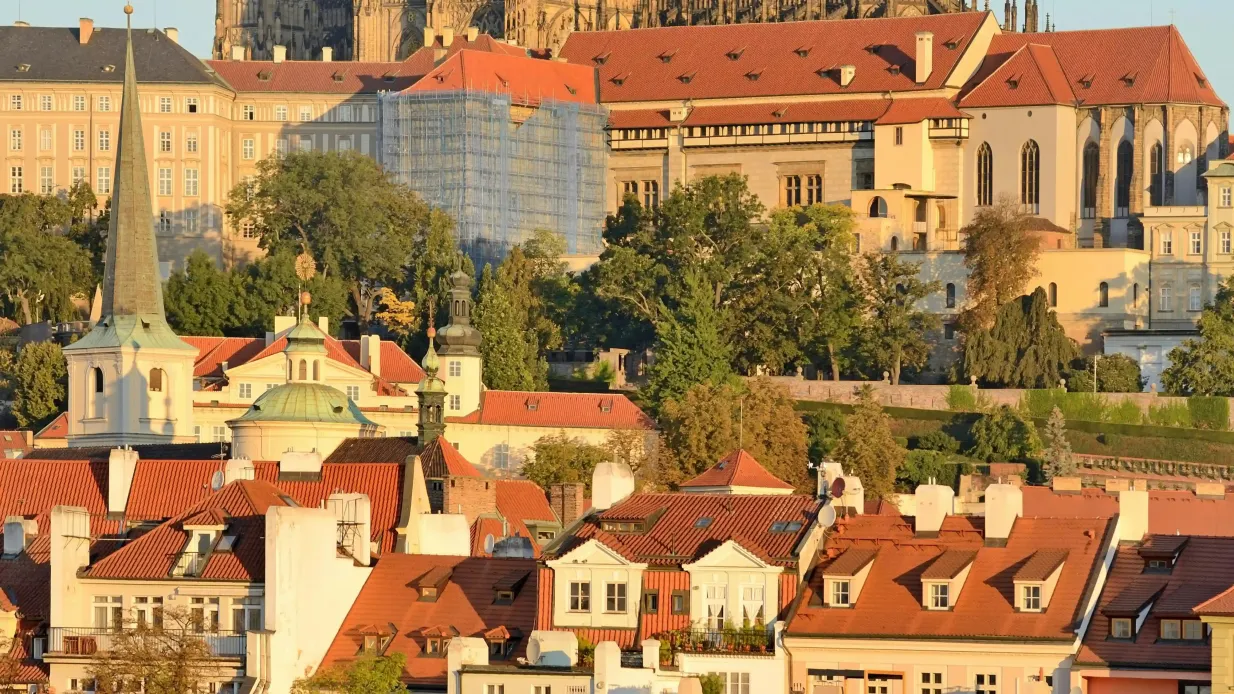 Budapest & Bratislava: Guided Day Tour from Vienna Provided by SOLITEX GmbH