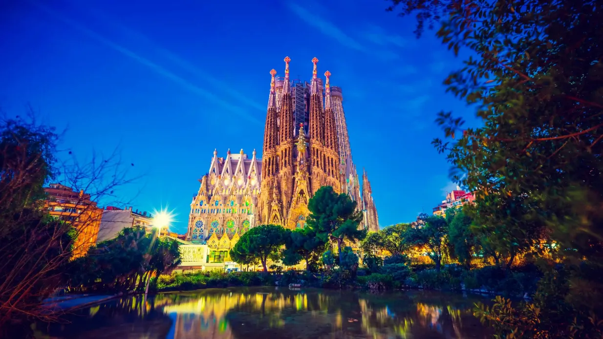 Sagrada Familia : Billet coupe-file + Visite guidée en petit groupe Fournie par Nhue Concierge S.L.