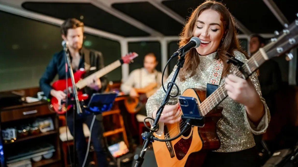 New York: Bootstour bei Sonnenuntergang + Live-Musik