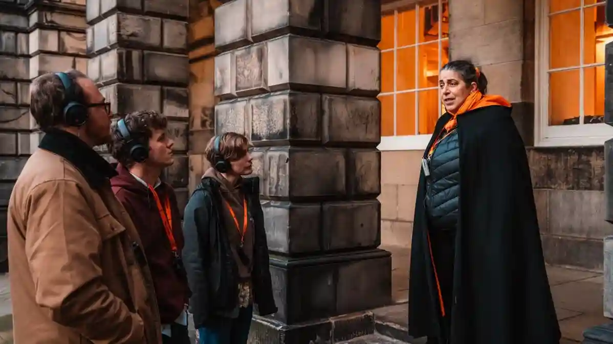 Edimburgo: Visita guiada nocturna de Fantasmas y Necrófagos + Bebida