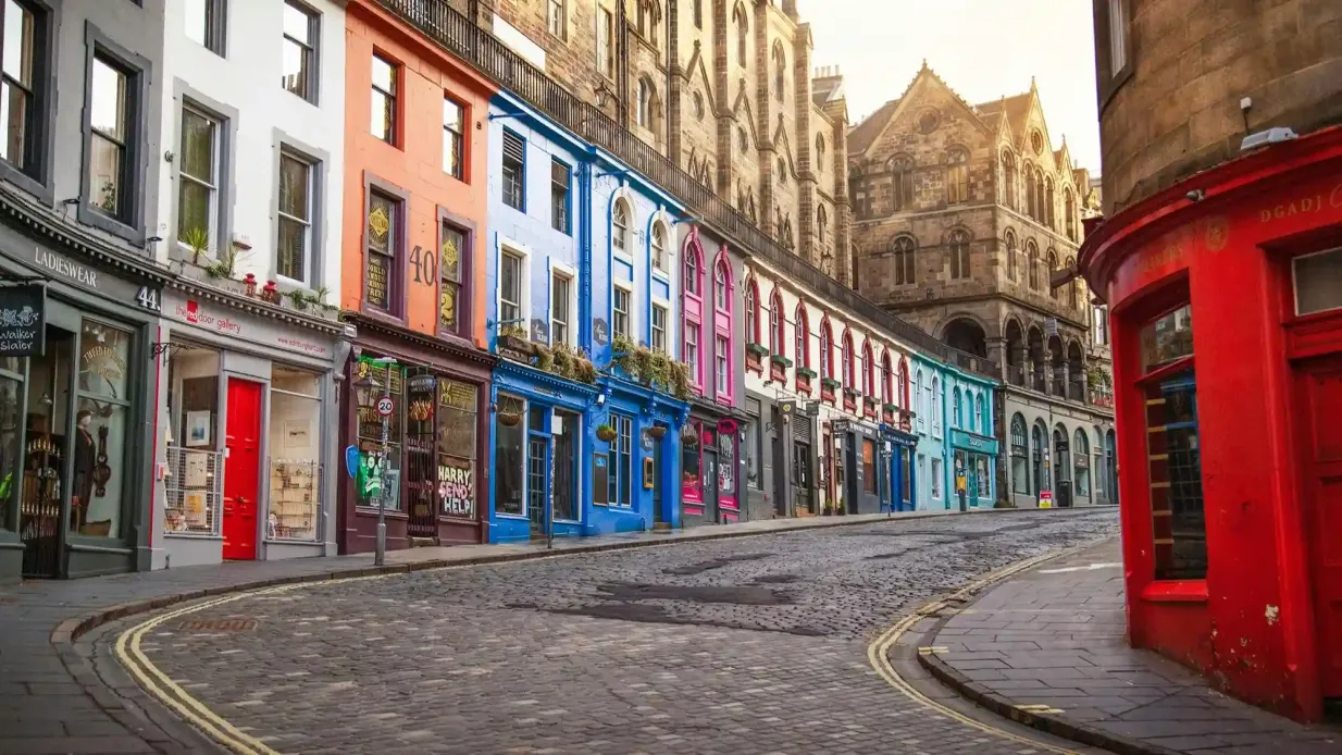 Castello di Edimburgo: Biglietto d'ingresso + Tour guidato a piedi della città Fornito da Clan Pascual Tours