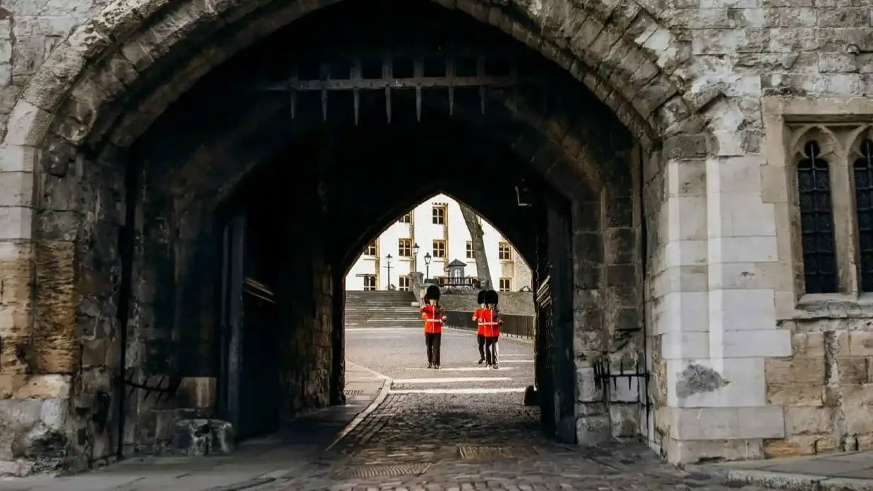 Tour de Londres : Visite guidée + Joyaux de la Couronne + Croisière
