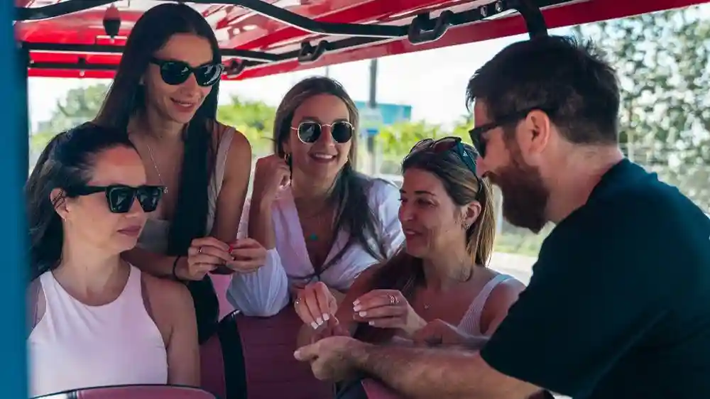 Muros de Wynwood: Entrada General + Experiencia en Buggy Vecinal Operado por Wynwood Walls
