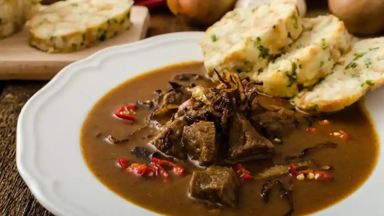 Prag: City Tour mit Mittagessen und Bootstour Bereitgestellt von Fun in Prague, s.r.o.