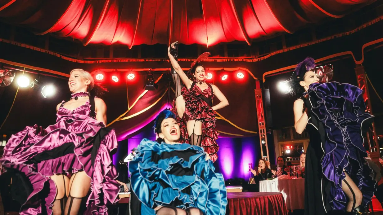 Teatro Mirage: Cena-espectáculo Burlesque Spectacular