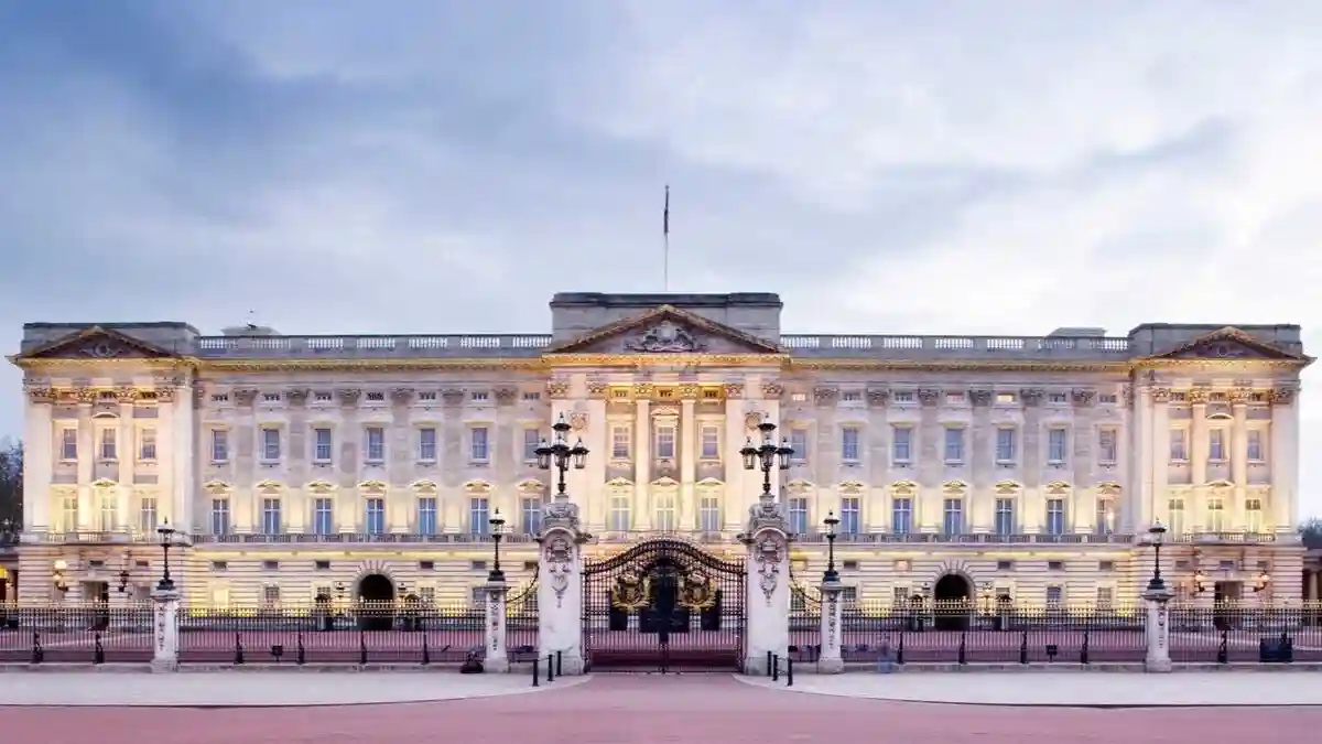 London: Private Tour der britischen Könige zu Fuß