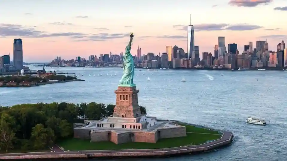 New York: Manhattan Guided Walking Tour + Statue of Liberty Ferry Ride Provided by TOP SIGHTS TOURS LLC