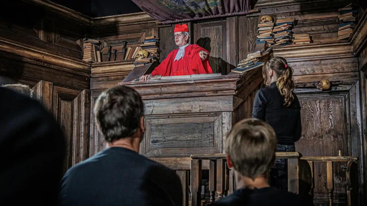 Berlin : 24-Hr Hop-on Hop-off Bus Tour + Berlin Dungeon Entry + Audio Guide