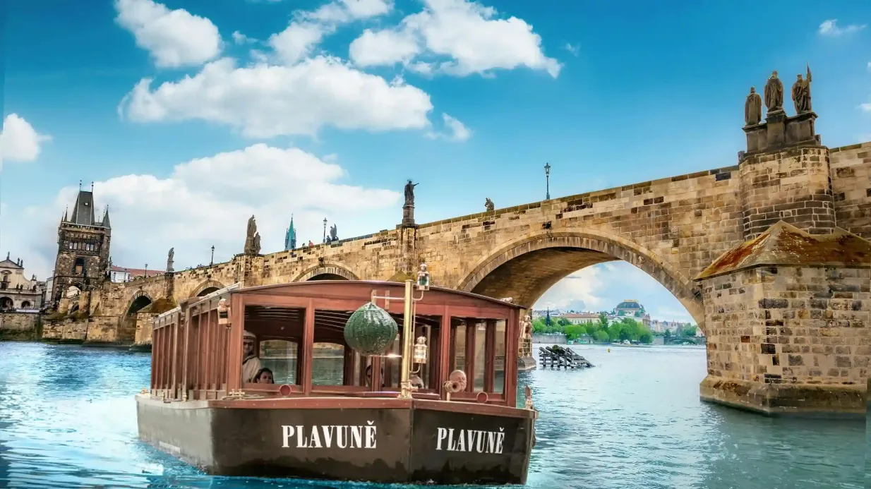 Altstadt Prag: Geführte Tagestour + Bootstour + Straßenbahnticket