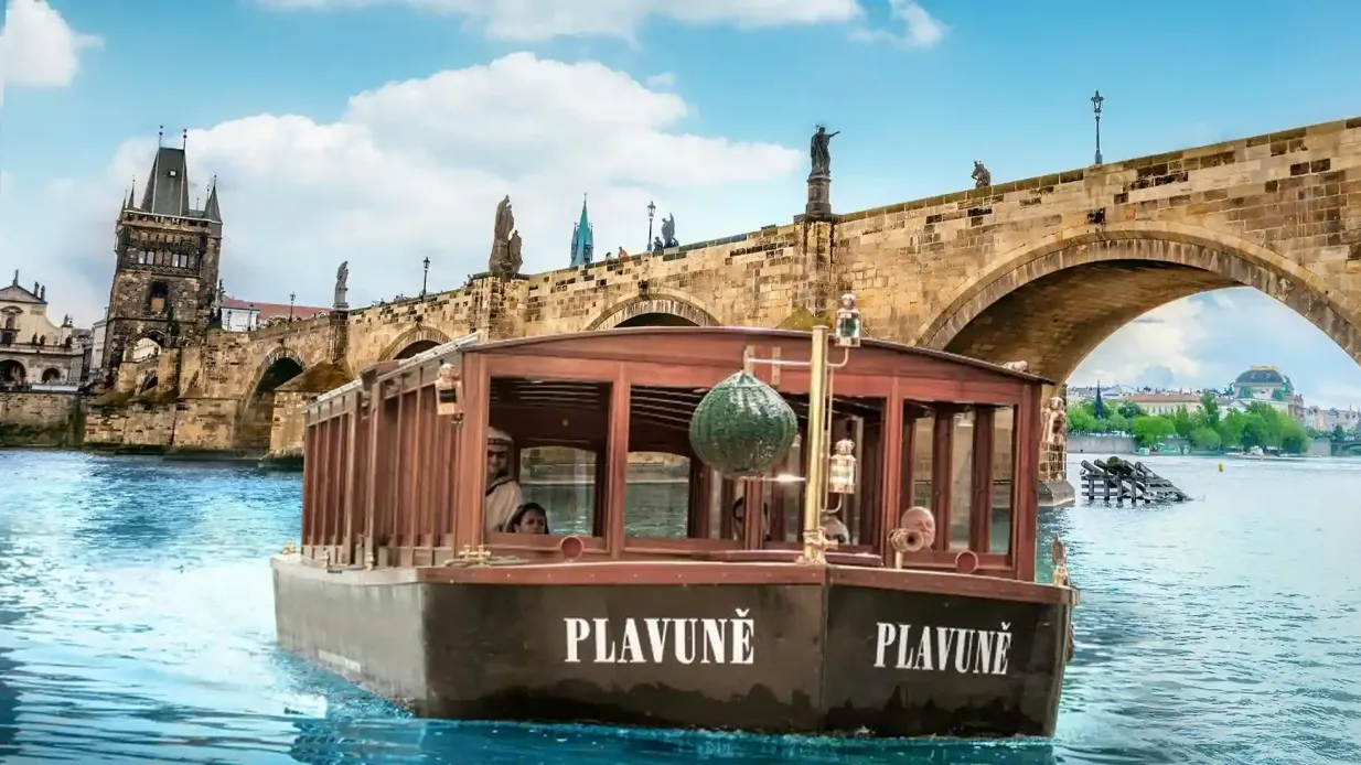 Praga: Tour guidato a piedi del Ponte Carlo + Tour in barca sul fiume