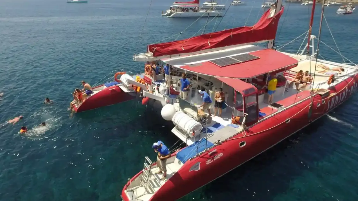 Santorini: Red Morning Cruise + Meal + Transfers Provided by SUNSET OIA YACHTING CO