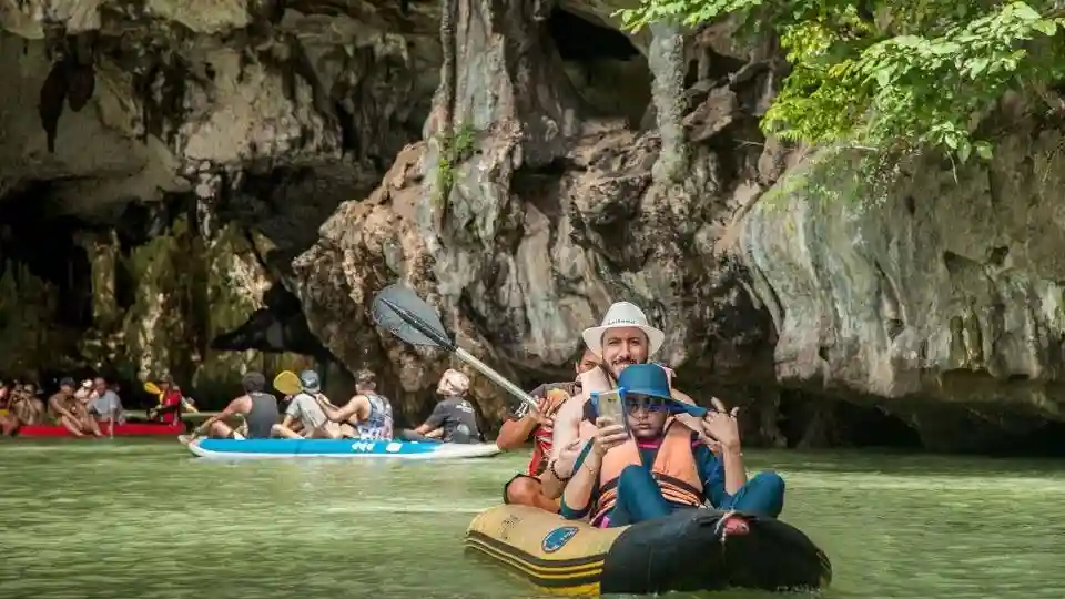 James Bond und die Khai-Inseln: Geführter Speedboat Trip von Khao Lak + Mittagessen Bereitgestellt von [Oh-Hoo] SiamScapeJourneys co.,ltd.