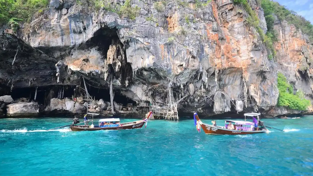 Maya Bay, Phi Phi & Khai Inseln: Geführte Tour ab Phuket + Mittagessen Bereitgestellt von [Oh-Hoo] SiamScapeJourneys co.,ltd.
