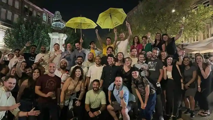 Porto: Giro guidato dei pub con bevande + giochi e ingresso al club VIP