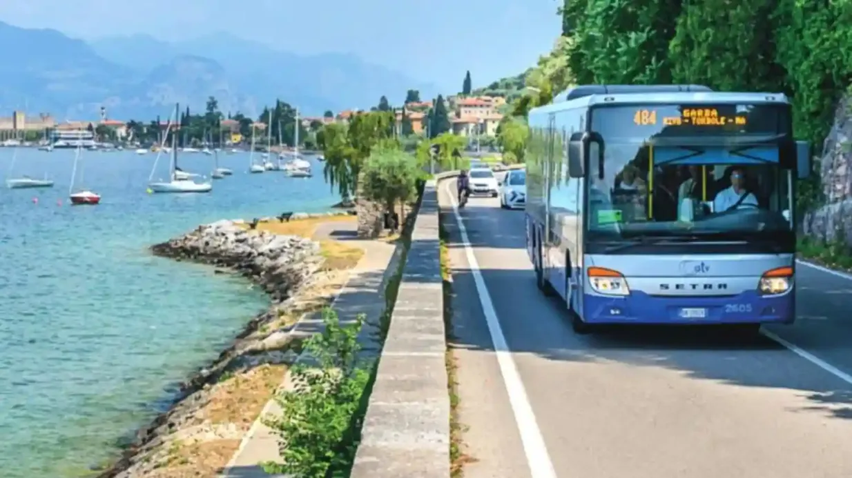 Bardolino: Garda Link Bus + Train from Venice Provided by Distribusion Technologies GmbH (EUR)