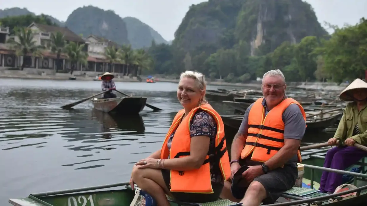 Ninh Binh, Hoa Lu, Tam Coc & Mua Höhle: Geführte Tour ab Hanoi + Mittagessen