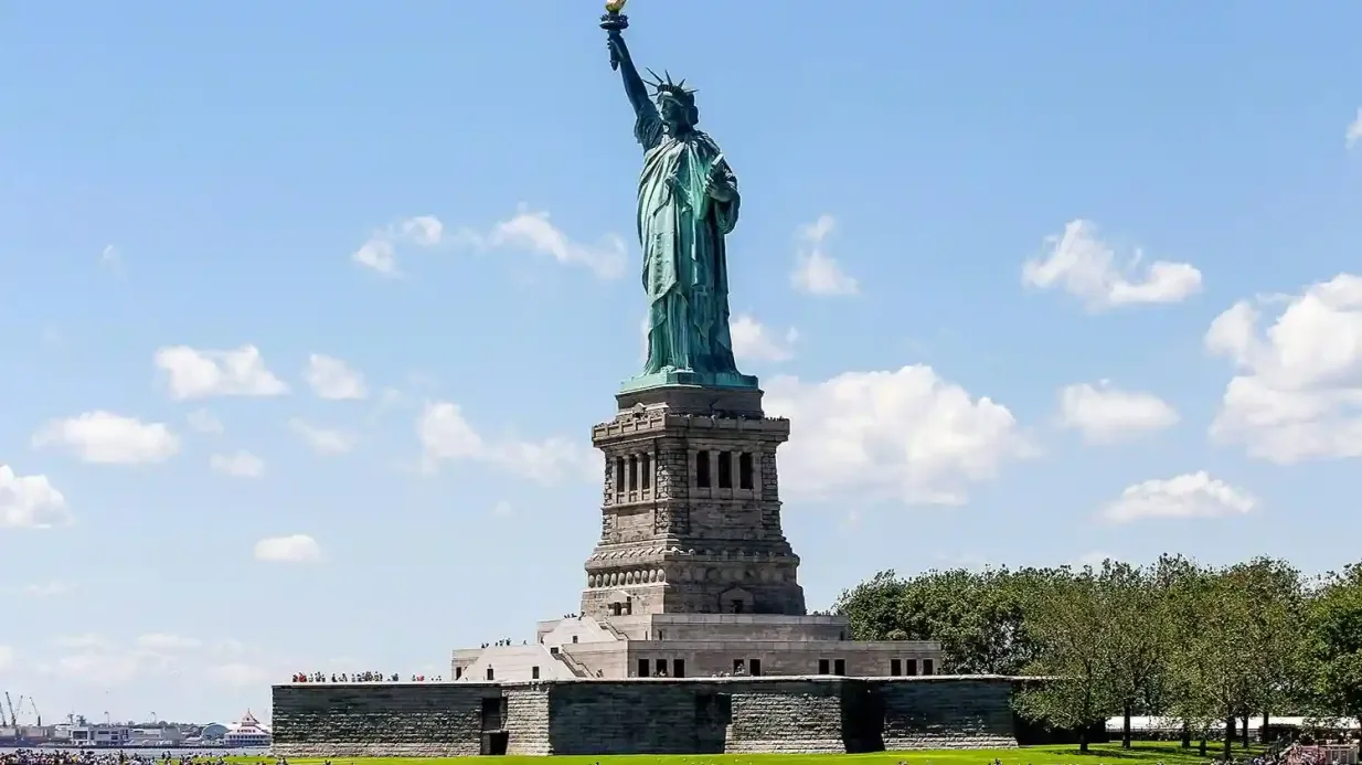 Statue de la Liberté et Ellis Island : Visite guidée + billet de ferry aller-retour
