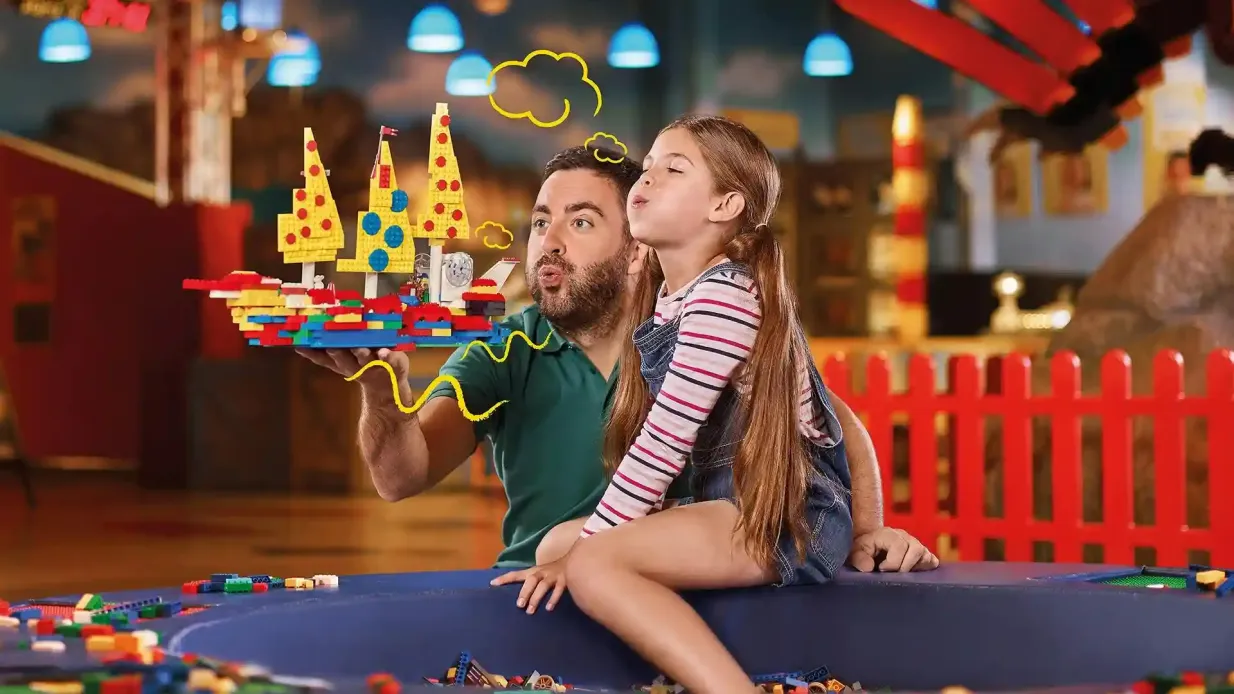 Berlín: Excursión en autobús Hop-on Hop-off de 24 horas + Entrada a LEGOLAND + Audioguía