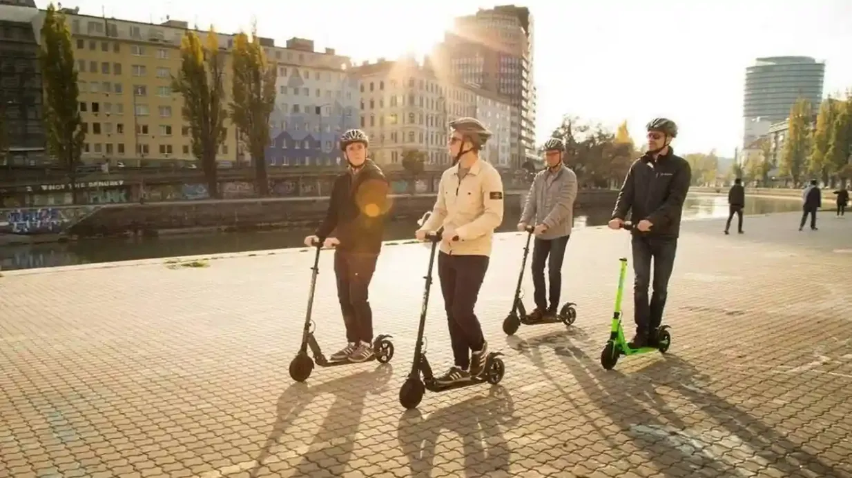 Kazimierz Krakow: Guided E-Scooter Tour Provided by V&G COMPANY Sp.z.o.o