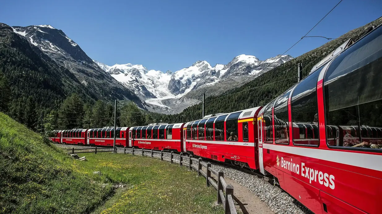 St. Moritz & Tirano: Bernina Express Panoramatour vom Comer See aus Bereitgestellt von Frigerio