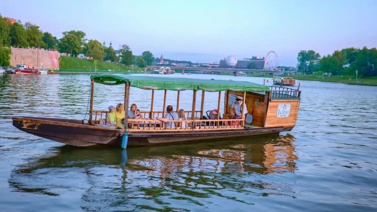Krakow: Vistula River Sightseeing Cruise with Audio Guide Provided by Cracow City Cruises