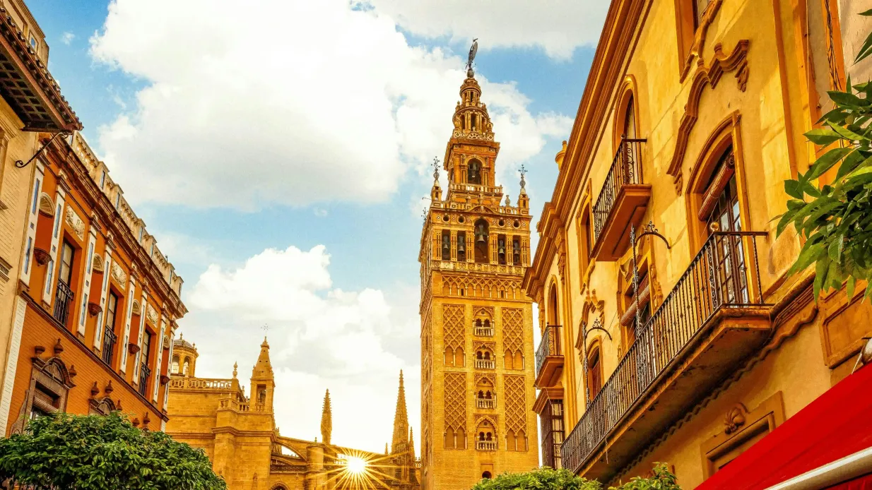 Alcazar royal de Séville, cathédrale et Giralda : accès prioritaire + visite guidée Fournie par Crown Tours srl