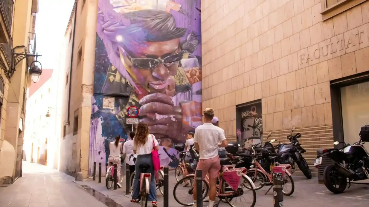 Barcelona: Passeio guiado de bicicleta pela arte de rua
