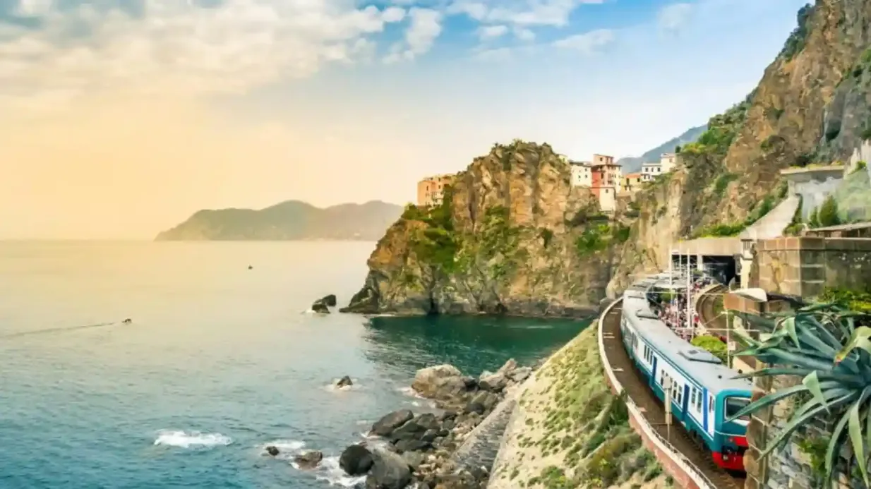 Cinque Terre Express: Train To/From La Spezia and Corniglia Provided by Distribusion Technologies GmbH (EUR)