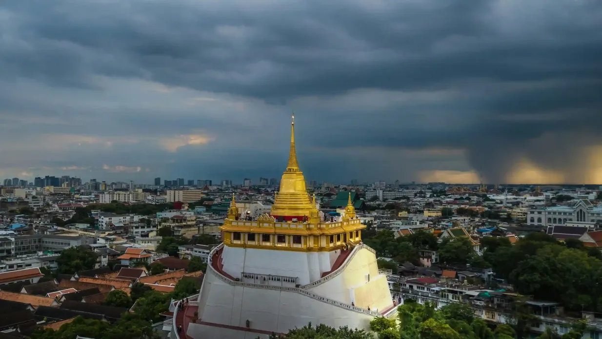 Golden Mount, Metal Castle & Giant Swing: Private Tour + Lunch + Transfers