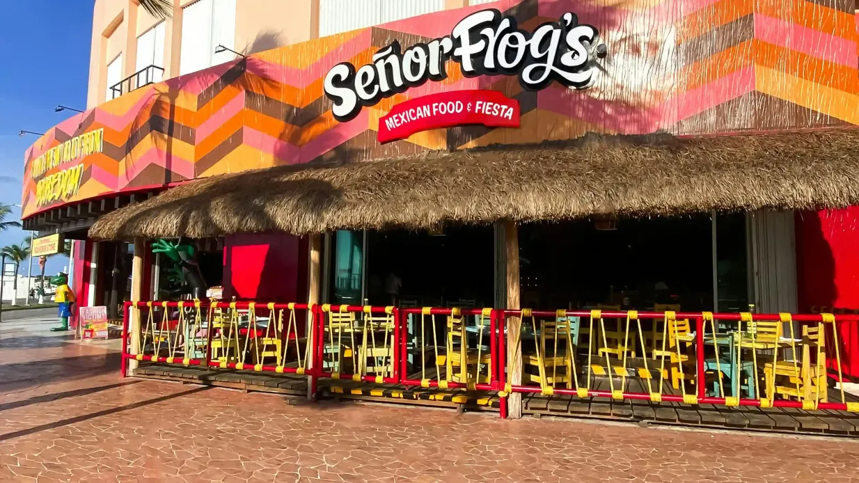 Señor Frog's Cozumel: Frog's Pass Organizado por OPERADORA AROZARENA