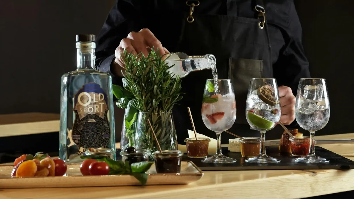 Ciudad Vieja de Atenas: Cata de ginebra mediterránea