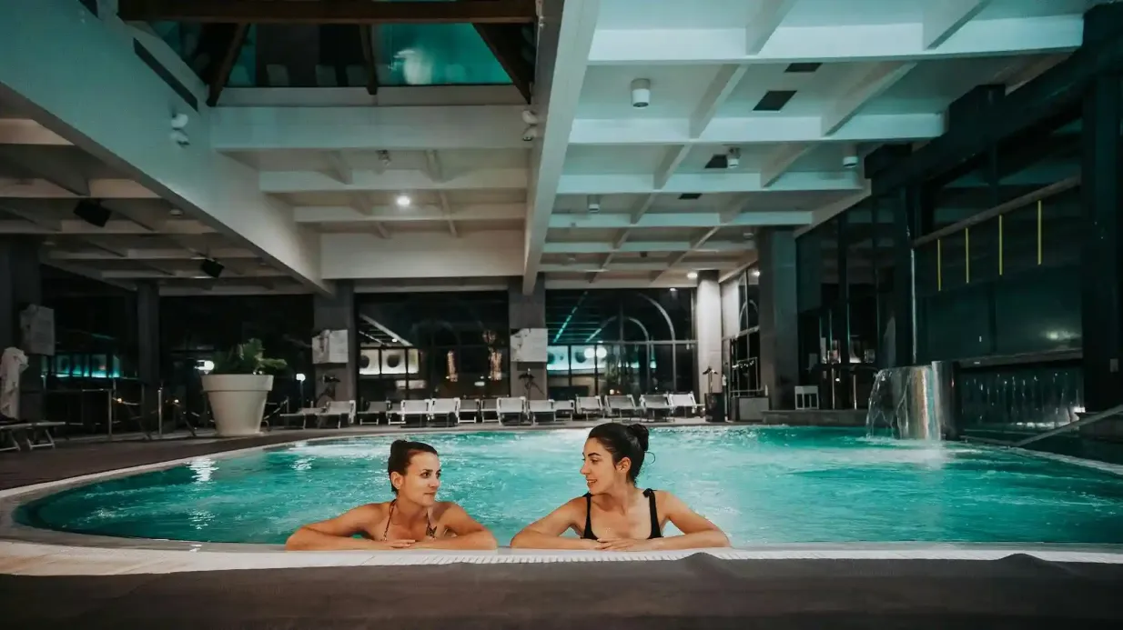 Roseo Euroterme Wellness Resort: 25 minuti di massaggio, aperitivo + 2 ore di accesso alla piscina Fornito da ARCADIA EMME VIAGGI SRL