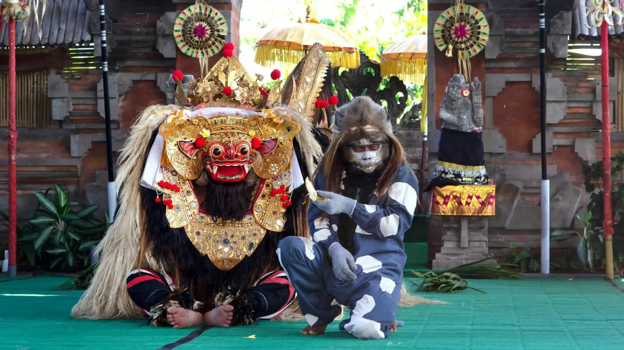 Templo de Tanah Lot y Ubud: Visita guiada de día completo + Traslado de ida y vuelta Operado por TripGuru
