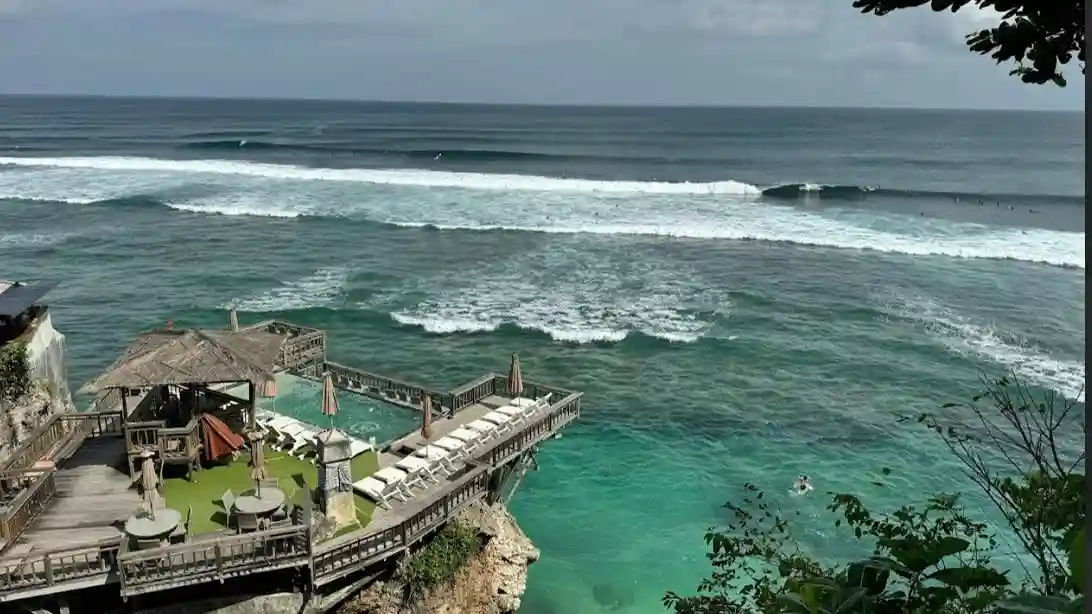 Templo de Uluwatu, Danza del Fuego Kecak y Playa de Suluban: Visita guiada + Traslado Operado por TripGuru